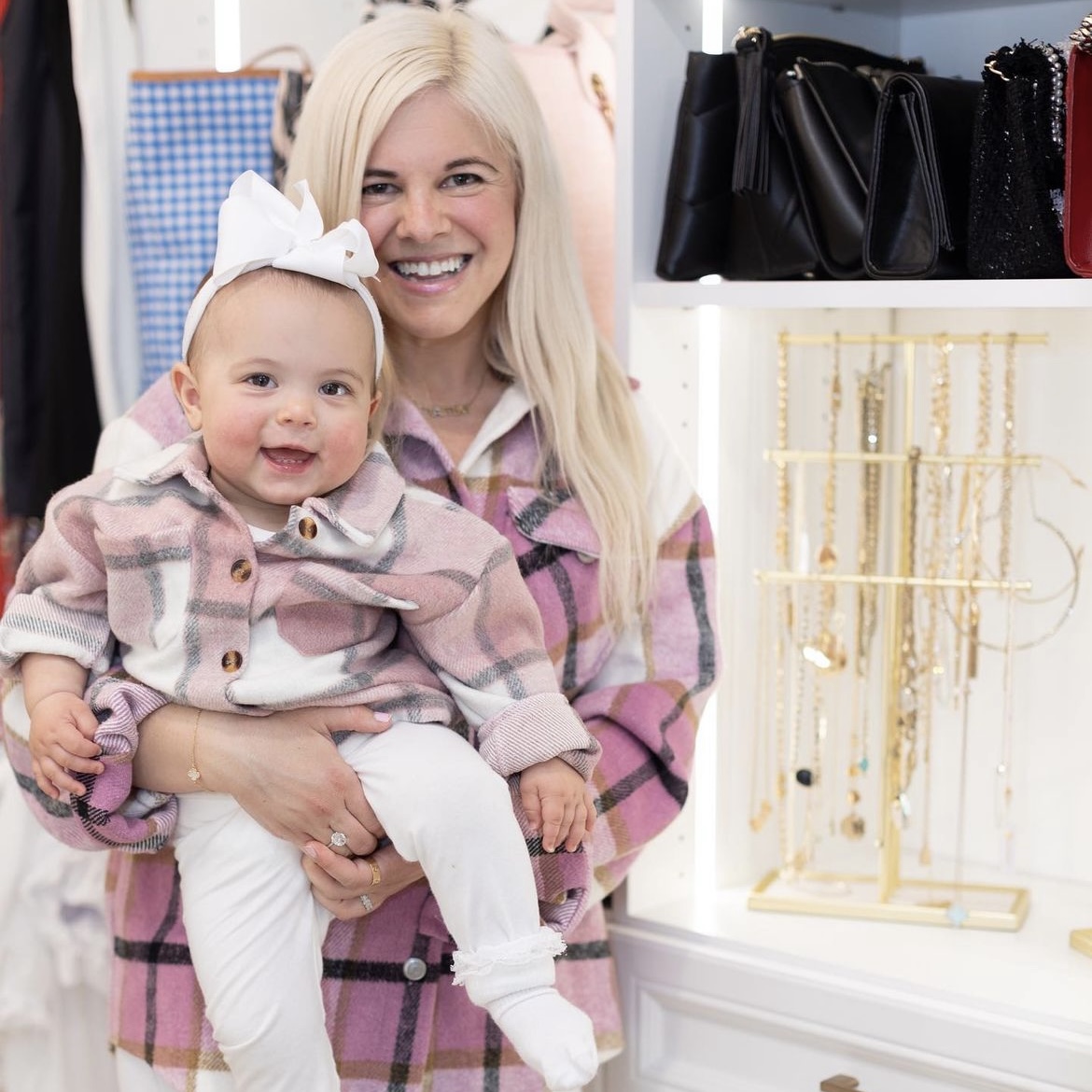 10 mom fashion bloggers to follow in 2023 - Lux & Concord